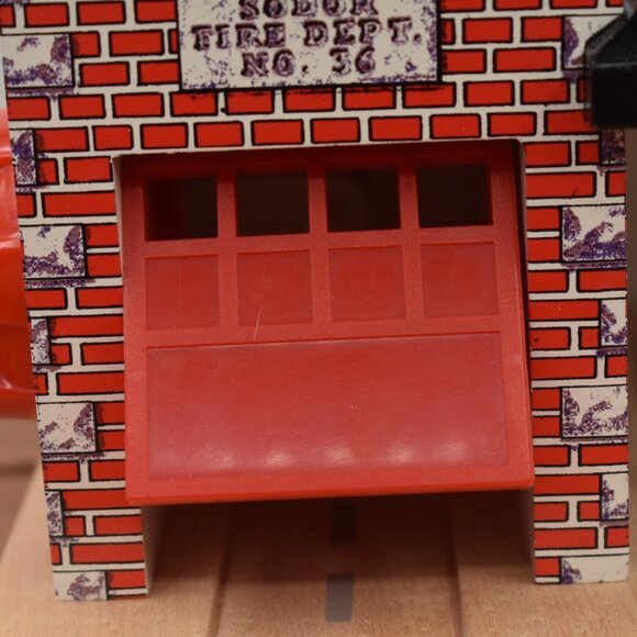 Thomas & Friends Train Wooden SODOR FIRE DEPT NO. 36 with a working Bell - Picture 8 of 11